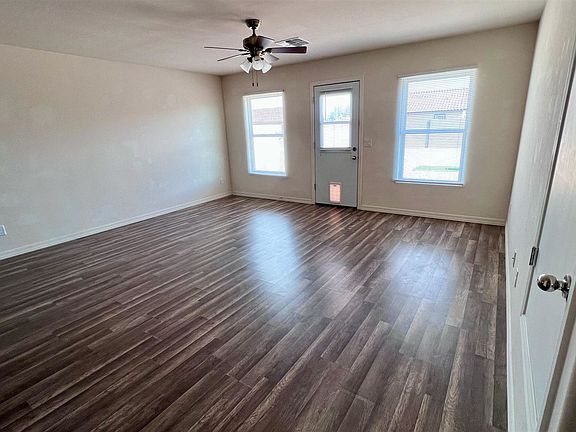 2nd image of 1074 W Kachina Dr