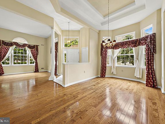 3rd image of 6 Rapids Ct