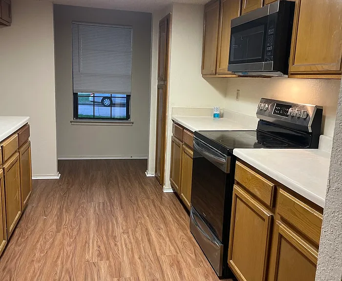 4371 Hulen Cir E #4371 — Photo 4