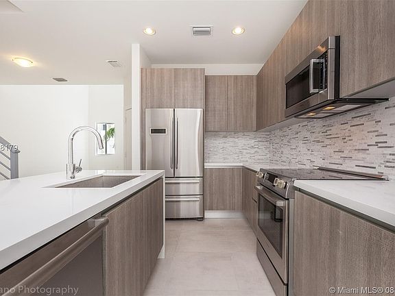 2nd image of 10244 NW 71st Ter #000