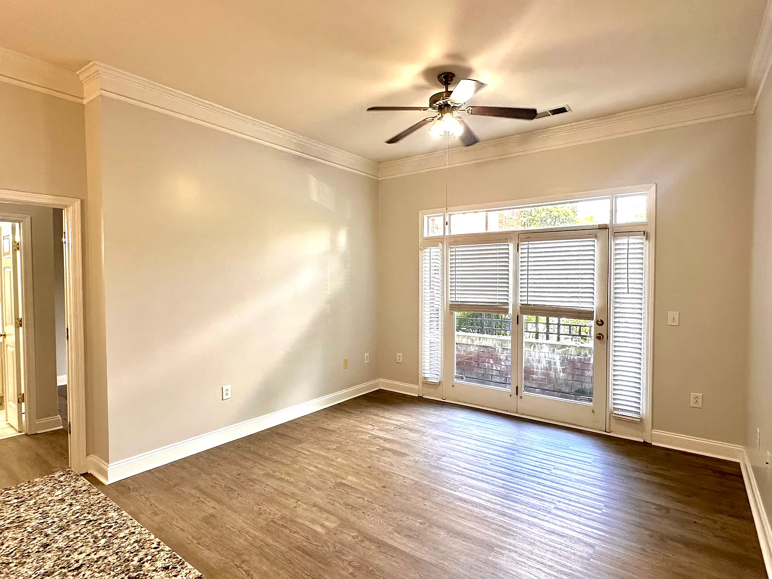2 bed, 909 sqft, $2,000 — Photo 4