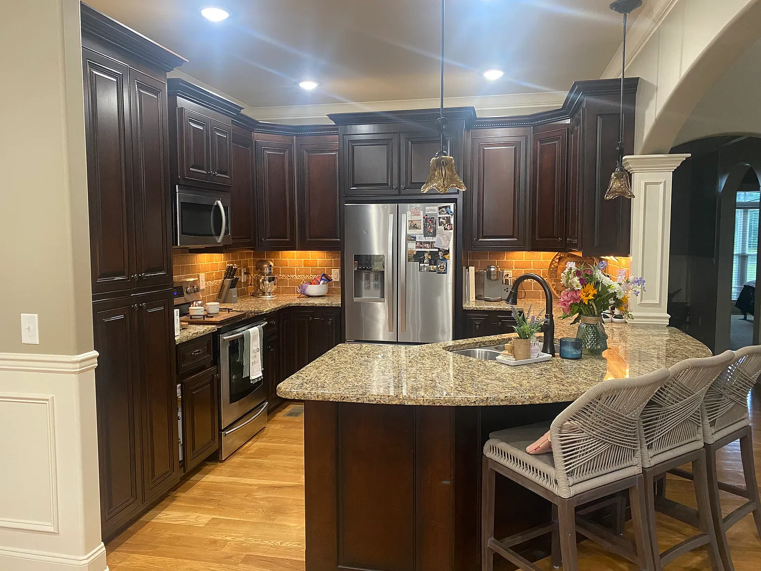4 bed, 2400 sqft, $2,600 — Photo 3
