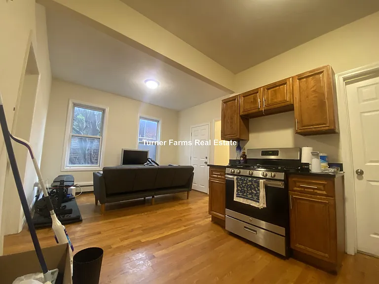 58 Medford St #1R — Photo 12