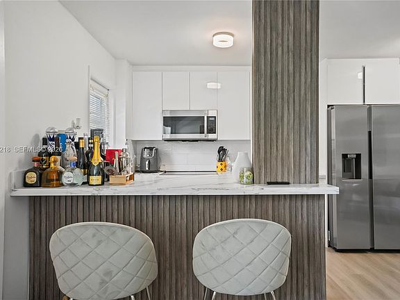 4th image of 1614 West Ave APT 203