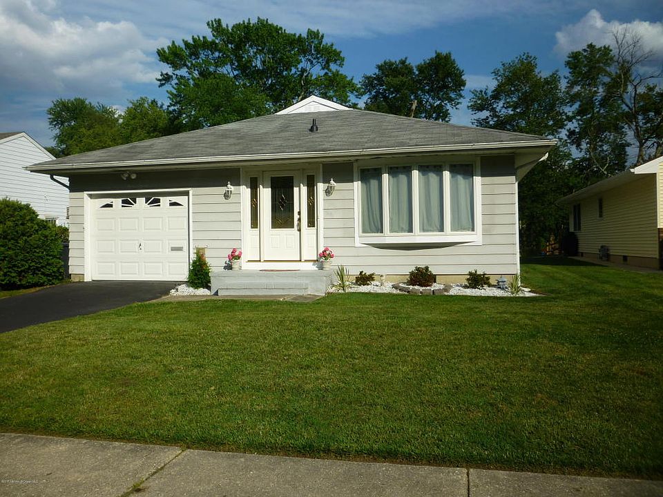 1st image of 37 Columbine Cir