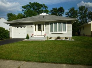 37 Columbine Cir, Toms River, NJ