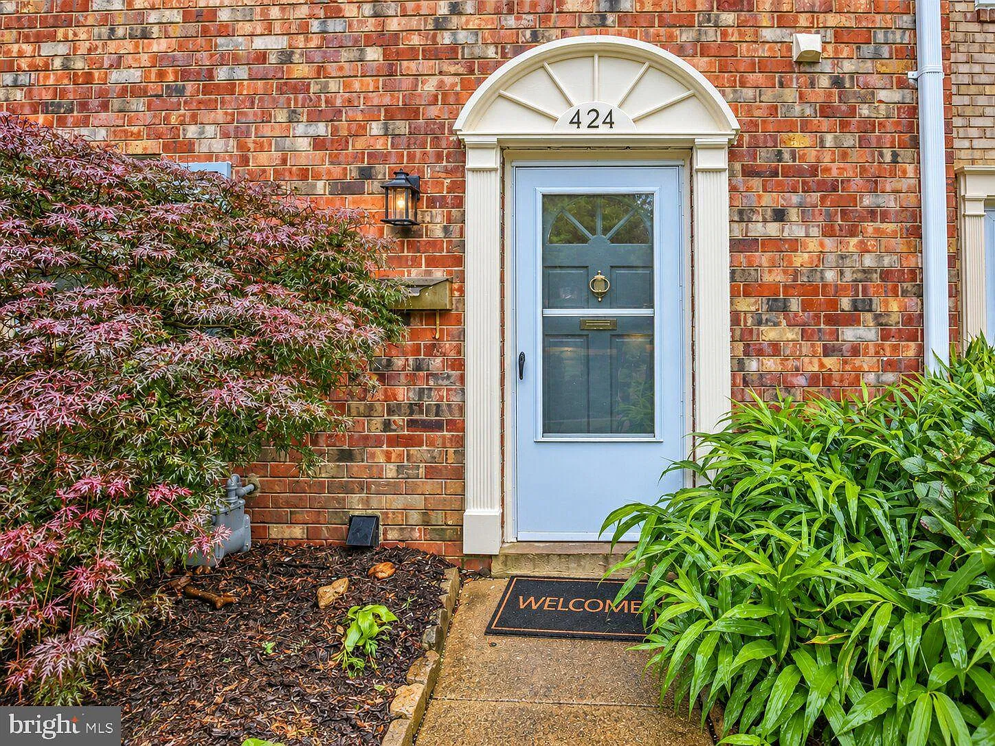 3 bed, 3.0 bath, 1320 sqft, $2,100 — Photo 2