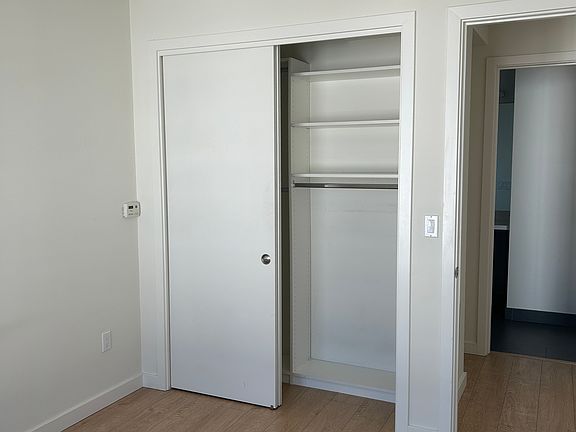 4th image of 520 9th St Unit 304