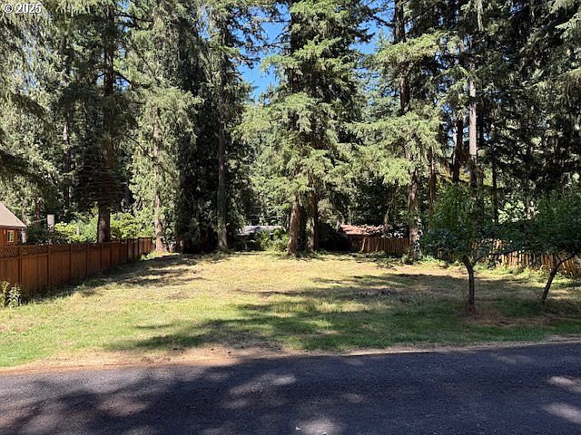 1st image of 687 SE Woods Rd