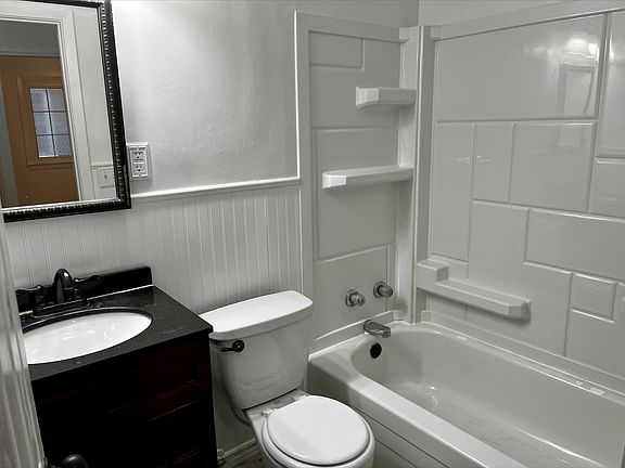 5th image of 1404 Logan St #1