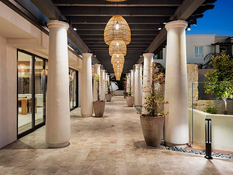 Eddy Redondo Residences — Photo 30
