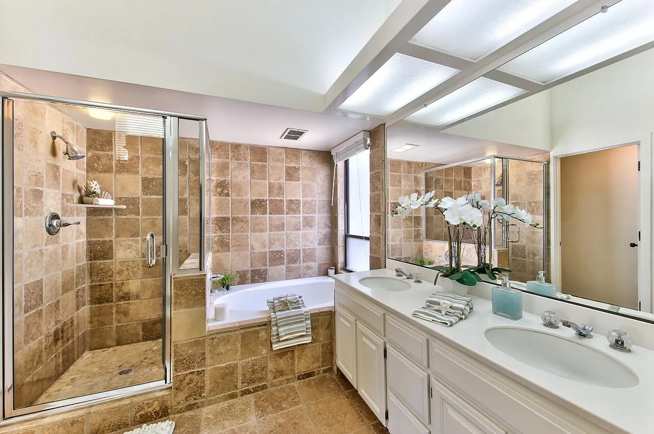 3 bed, 2348 sqft, $6,000 — Photo 4