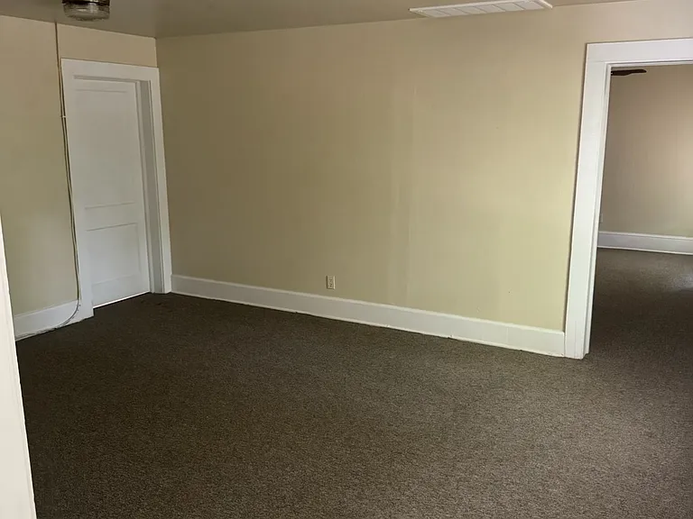 146 Airline Pl — Photo 2