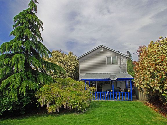 Nice big backyard.