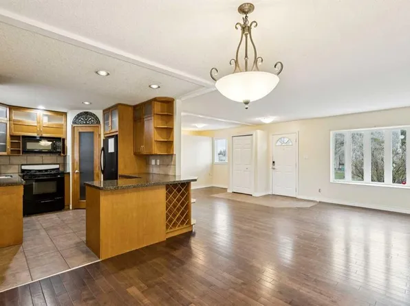 7615 N 36th Ave NW, Calgary, AB T3B 1V2