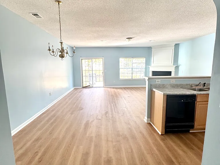 3871 Pleasant Oaks Dr — Photo 10