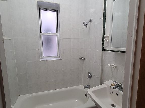 5th image of 32-84 30th St #3L