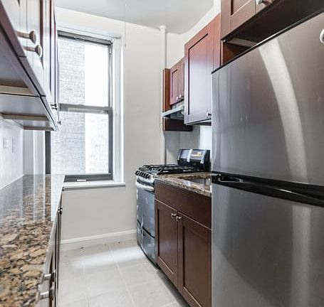 3rd image of 30 Park Ter E APT 1A