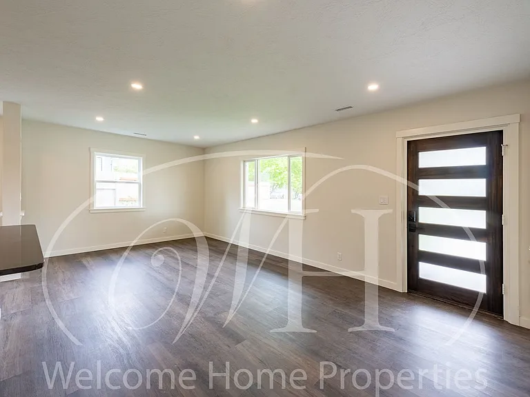 1335 Monroe St — Photo 8