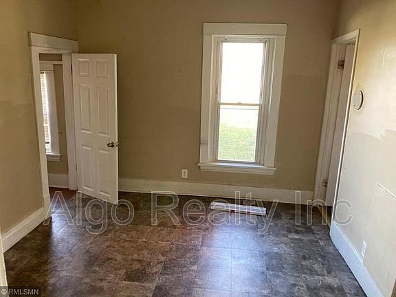 4th image of 3008 Emerson Ave N