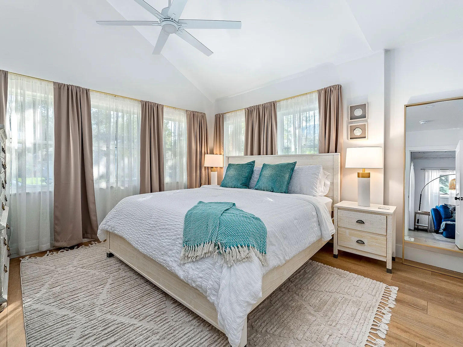 2 bed, 1145 sqft, $5,000 — Photo 3