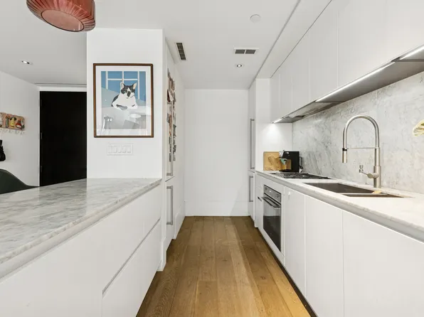 429 Kent Avenue image 8 of 9