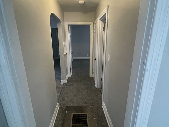 4th image of 913 Camden Ave