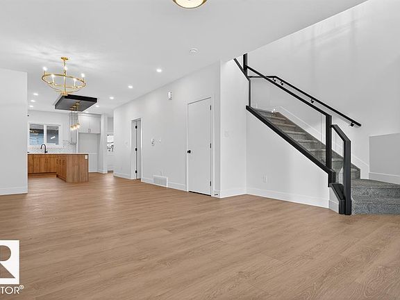 2nd image of 55 Rosa Cres