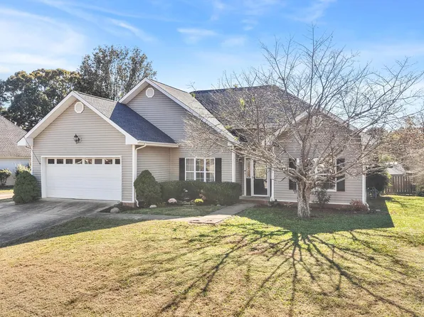 1834 Breeze Dr, Soddy Daisy, TN 37379