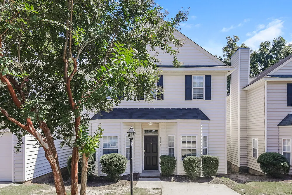 3 bed, 2.5 bath, 1720 sqft, $1,755 — Photo 1