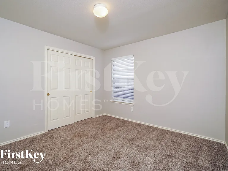 10410 Stallion Bay — Photo 11