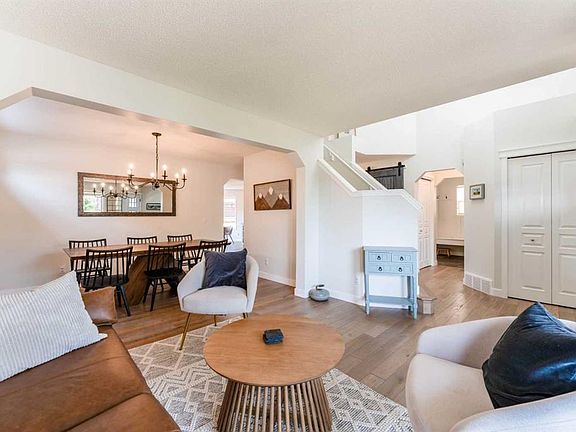 3rd image of 240 S Willowmere Close