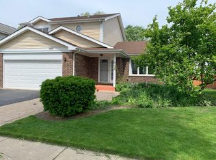 1076 N Cardinal Dr, Palatine, IL 60074