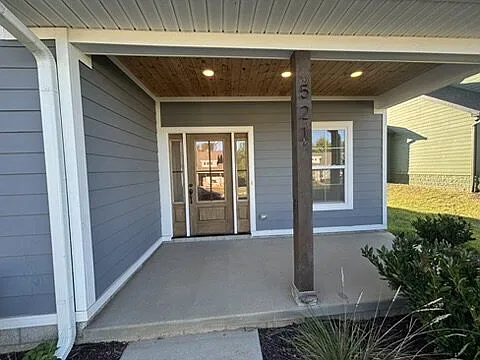 3 bed, 2.0 bath, 1400 sqft, $2,100 — Photo 2