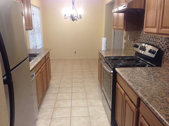 Kitchen, stainless appliances
