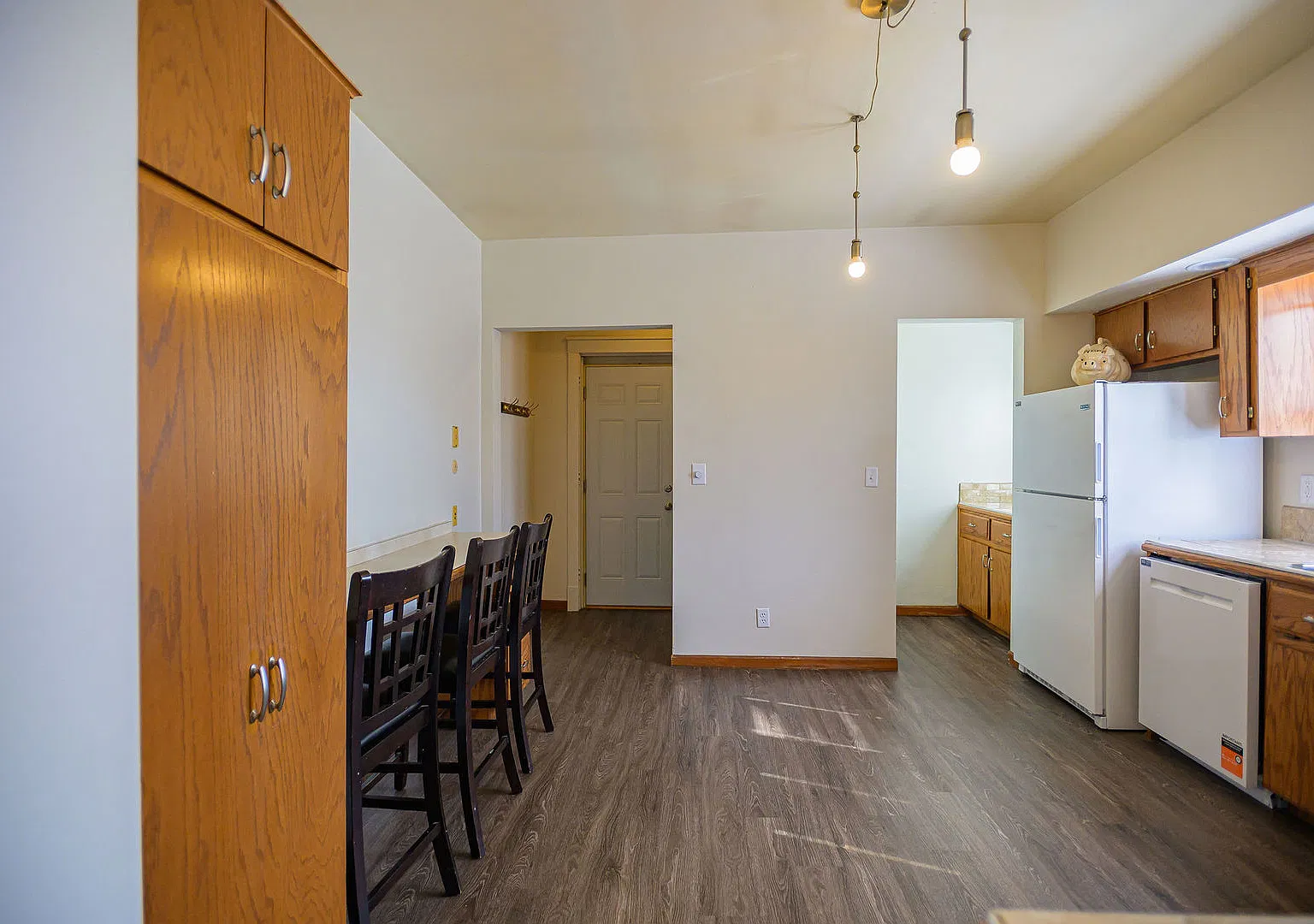 2 bed, 1200 sqft, $1,900 — Photo 3