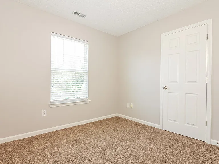 715 Almora Dr — Photo 13