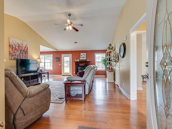 5th image of 266 Crockett Dr
