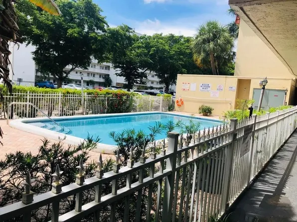 1300 Moffett St APT 314, Hallandale, FL 33009