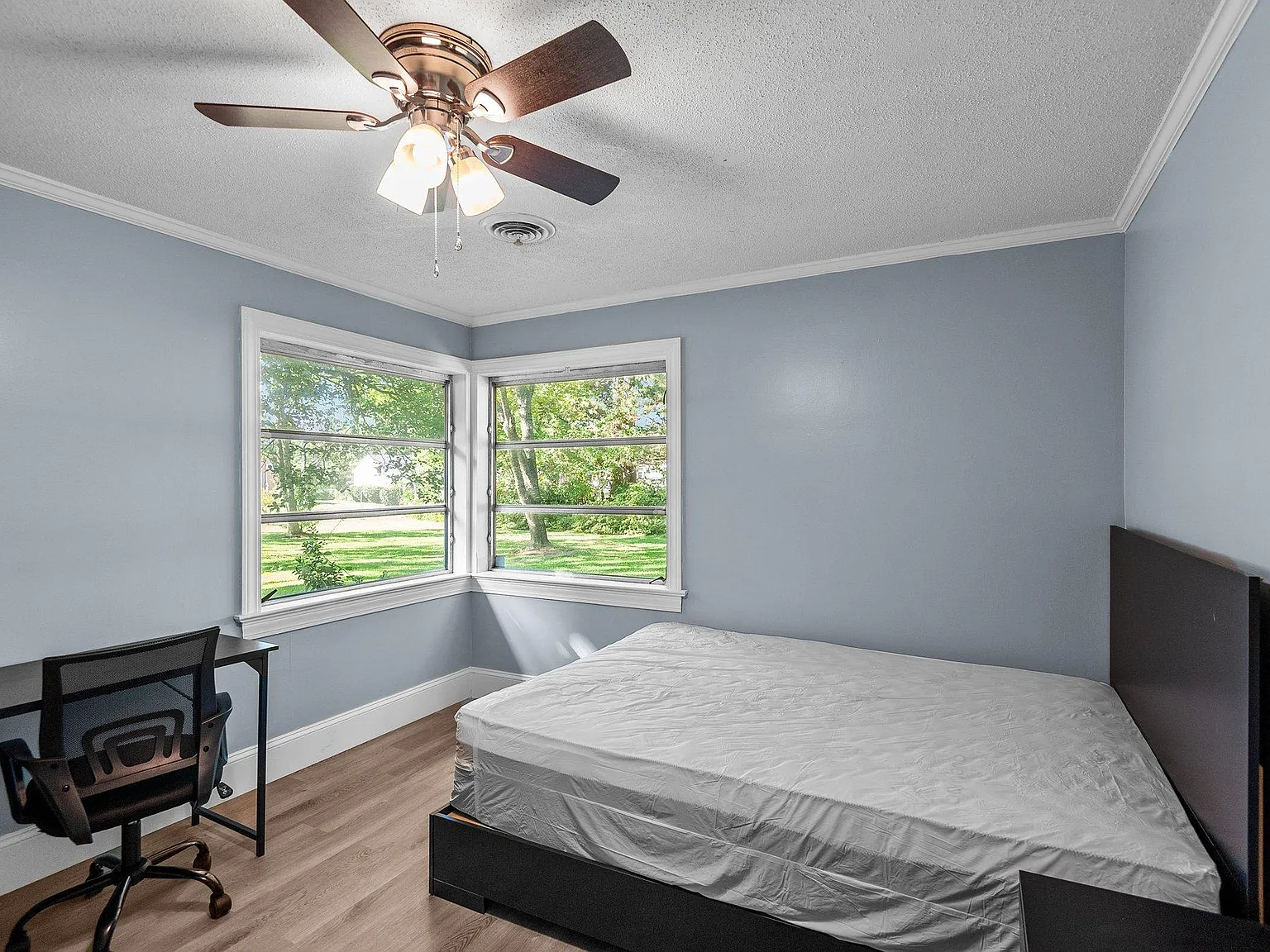 4 bed, 3.0 bath, 3071 sqft, $624 — Photo 2