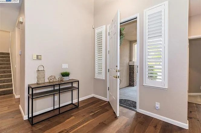 5 bed, 2700 sqft, $5,300 — Photo 1