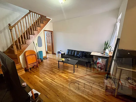 Rented by City Stop Realty | media 18