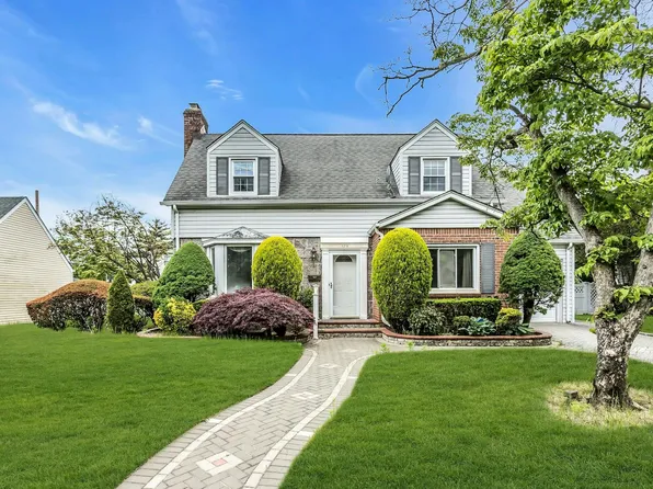 319 Maryland Avenue, Freeport, NY 11520