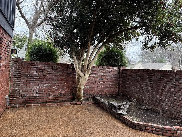211 S Idlewild St — Photo 37