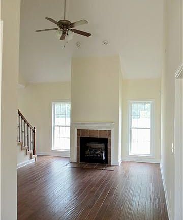3rd image of 717 Richards Dr