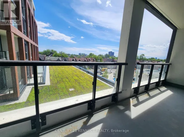 858 Dupont St #302, Toronto, ON M6G 0C1