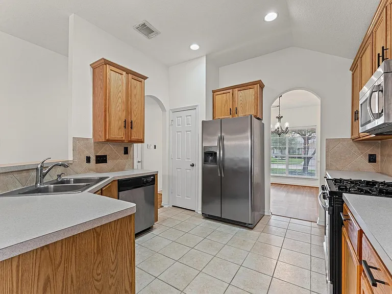 24911 Sandusky Dr — Photo 9