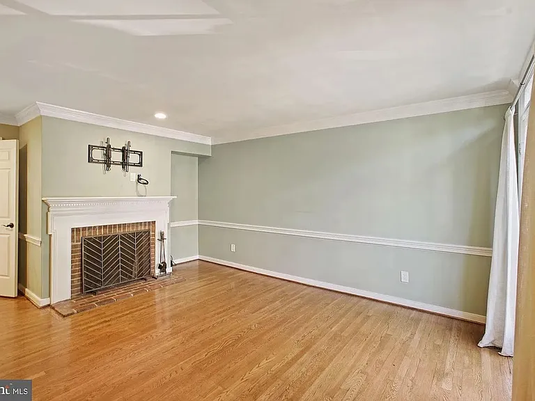 1225 Michigan Ct — Photo 6