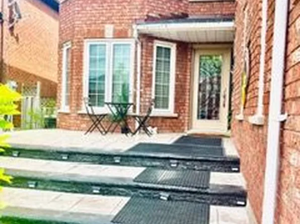 3076 Bayberry Dr, Mississauga, ON L5N 6P1