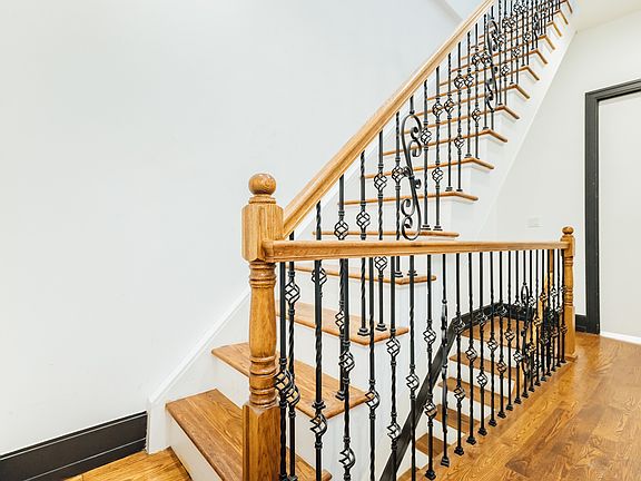 5th image of 197 Hart St Floor 2